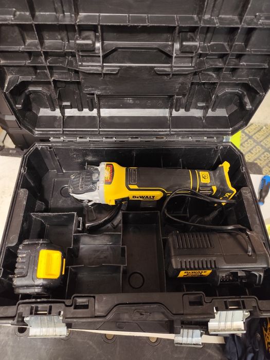 Безчетков акумулаторен ъглошлайф Девалт DeWALT DCG405 комплект