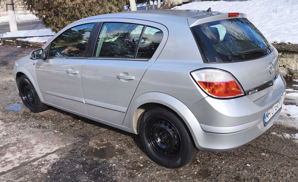 Opel Astra H Benzina