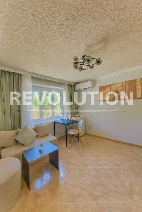 Двустаен апартамент  в гр.Варна, м-т Траката!