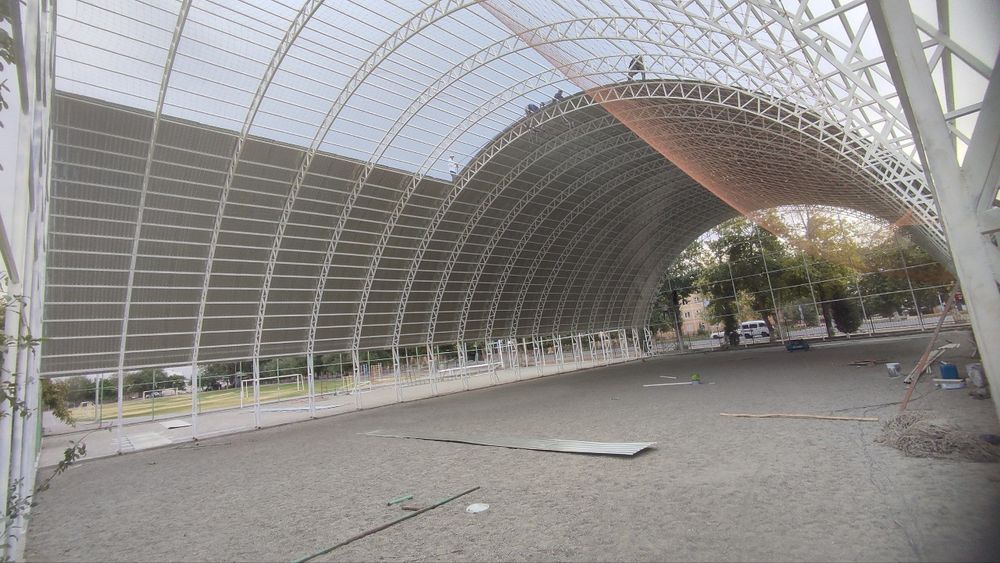 Мини стадион и ангар