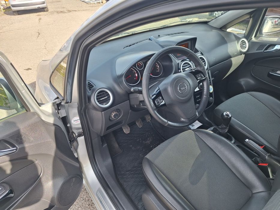 Opel corsa 2010 1.4 Benzină 90 cp
