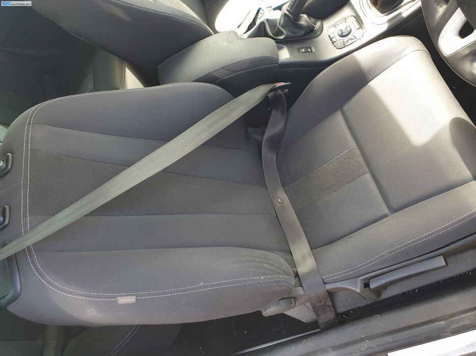 Scaun Dreapta Textil Manual cu Uzura Renault Megane 3 Coupe 2 Usi 2008 - 2016 [K5762] [K5763]