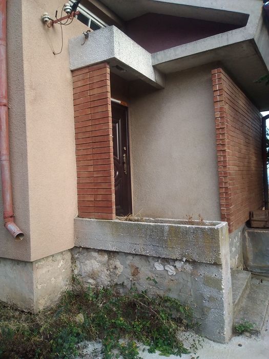 Дава се под наем Къща в Варна, м-т Боровец - юг - 80 кв.м за 433.5 € - Снимка #1