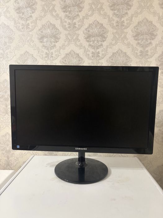 Samsung 24" Full HD 60 Гц — HDMI + VGA