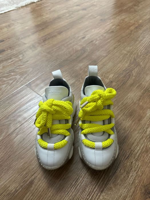 Vand adidasi Moschino