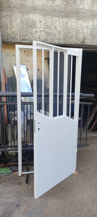 Желязна входна врата