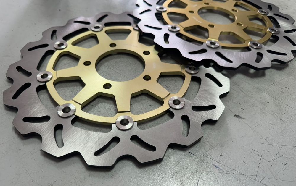 НОВИ спирачни дискове и накладки за Suzuki GSXR 600 / 750 / 1000