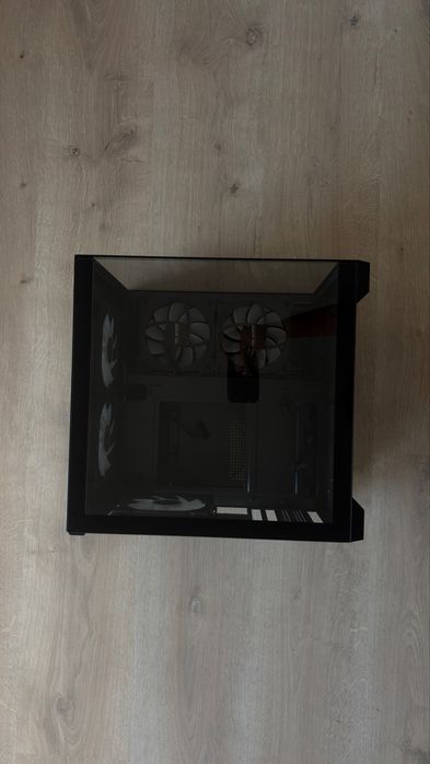 Vand carcasa pc in atare excelenta