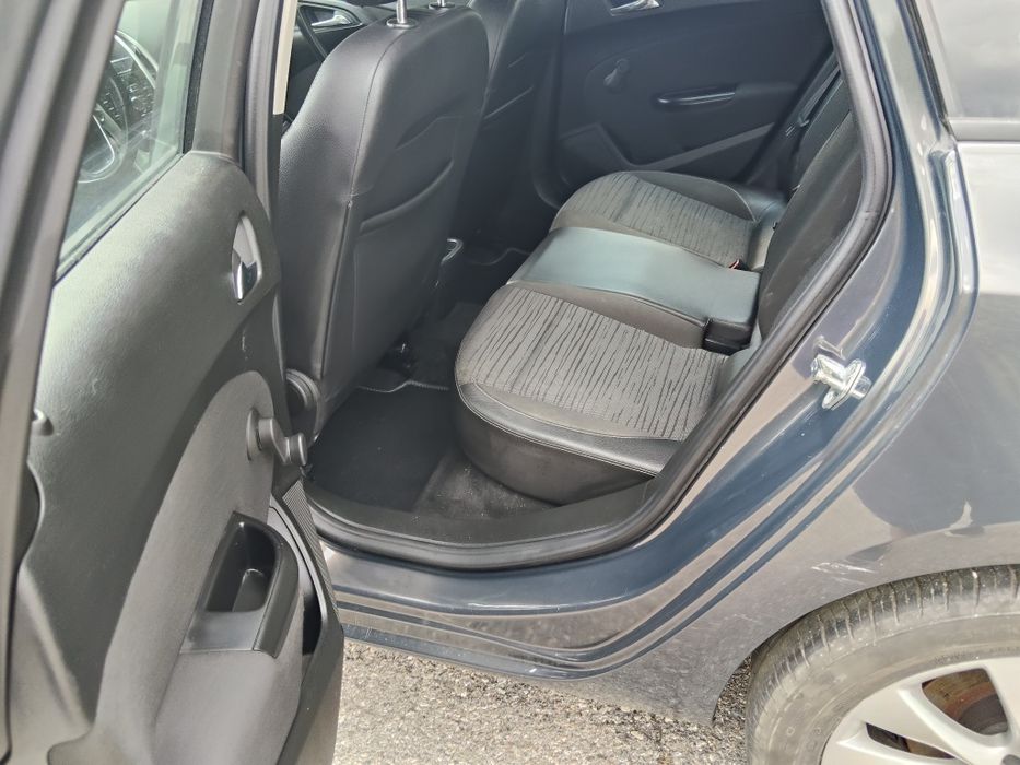 Opel Astra j 2015 1.6 дизел