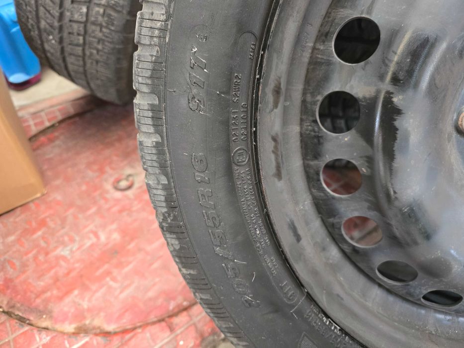 Doua cauciucuri de iarna  +janta