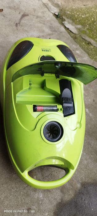 Прахосмукачка  Делонги