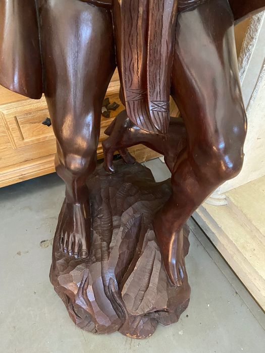 Голяма масивна статуя Ловец екзотично дърво 172 см.