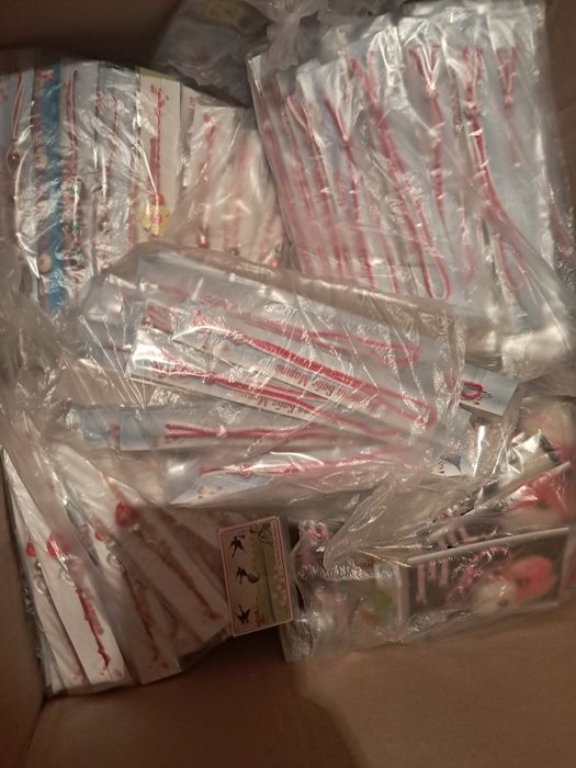 Мартеници хиляди