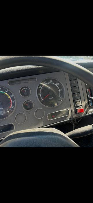 Vând Nissan Atleon 3.0 Diesel, 3,5 tone, dubă închisă cu lift hidraulic – 2004