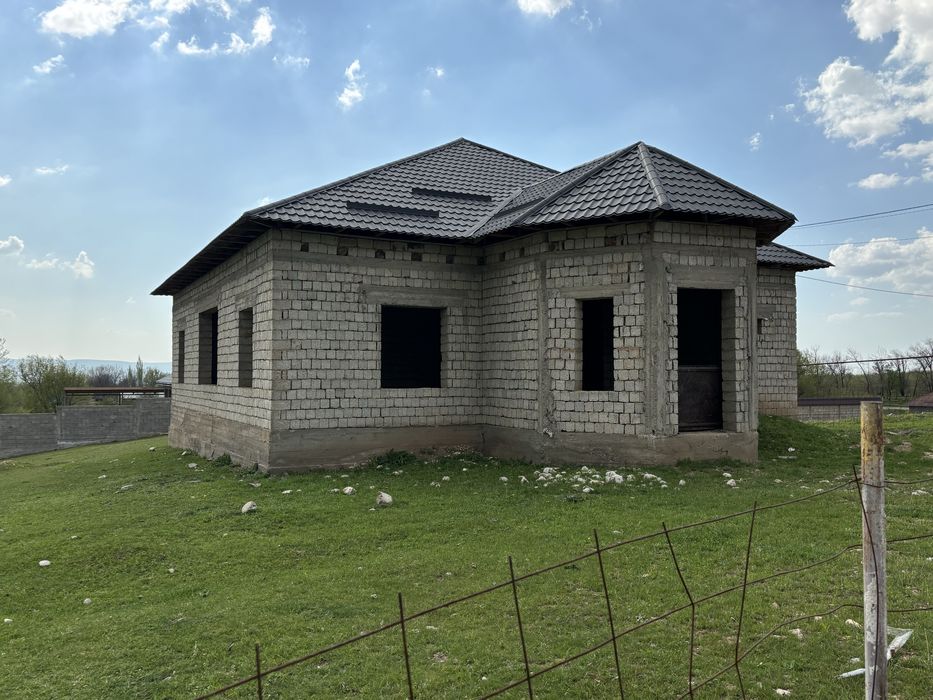 Дом продаётся с большим участком