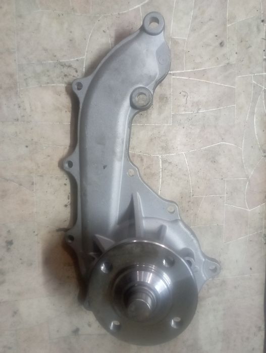 Продам помпу Тойота прадо