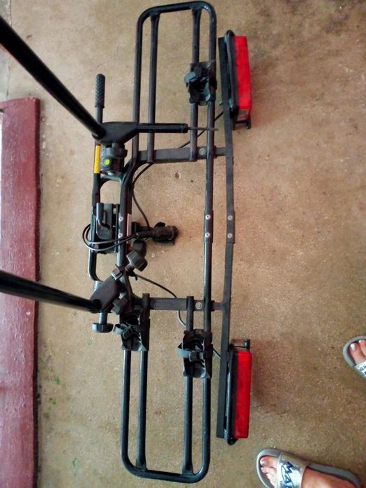 Vând suport biciclete