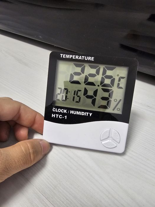 Ceas masa cu temperatură