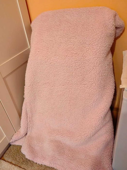 pled roz super pufos gen blanita, gros, nou (2 straturi)