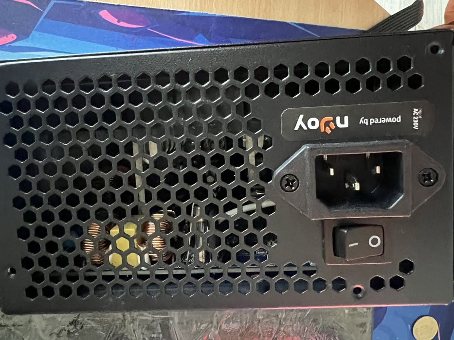 Sursa Njoy 750w SEMI-modulara