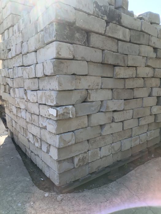 Продам кирпичи силикатный и печной