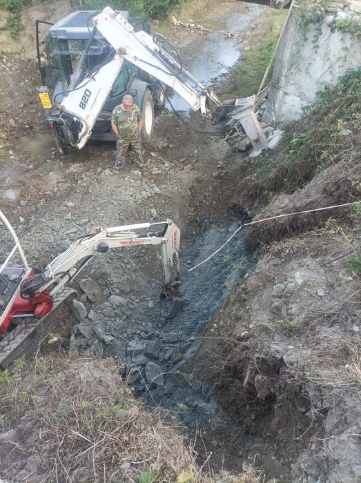 Inchiriez buldoexcavator buldo cu lame,  furci descarcare paleți ,pico