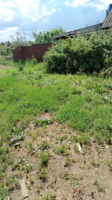 Продаётся дачный участок