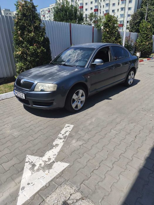Inchiriez Skoda Superb