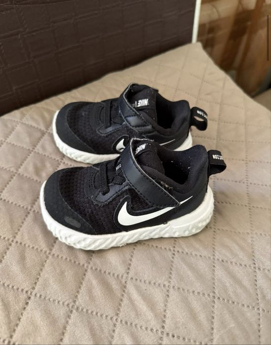 Много запазени оригинални маратонки