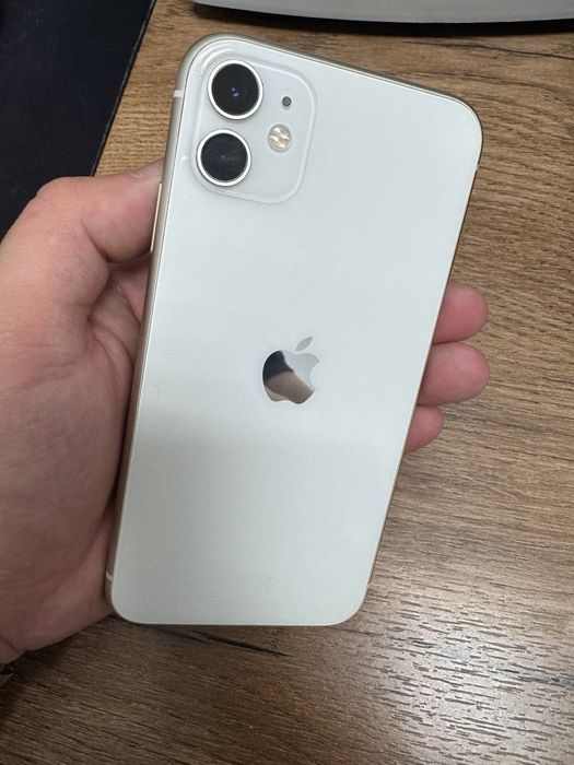 Айфон 11 продам         .