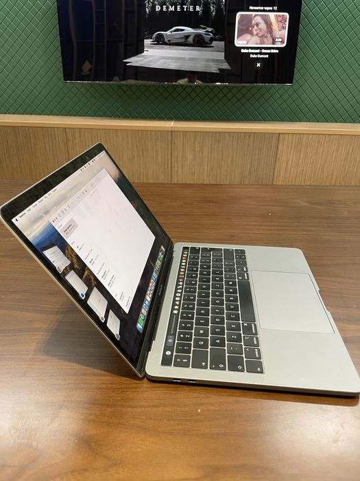 Macbook 13 pro 2018 touchbar , intel core i7
