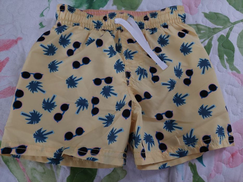 Плувни шорти и хавлиена кърпа