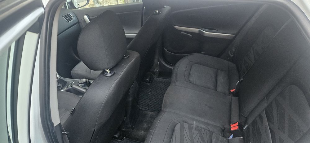 Kia ceed 1.4 бензин купена от България  169700 км. Сервизна книжка