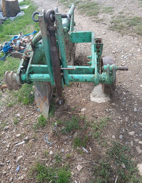 Vând plug românesc