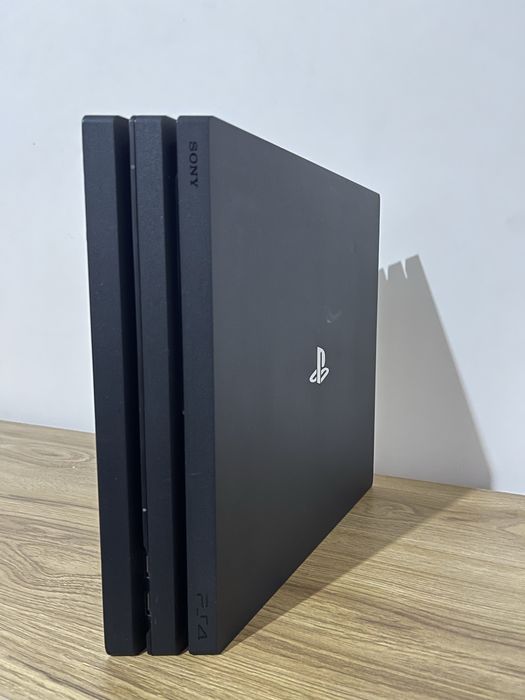 Play station 4 pro 1 TB