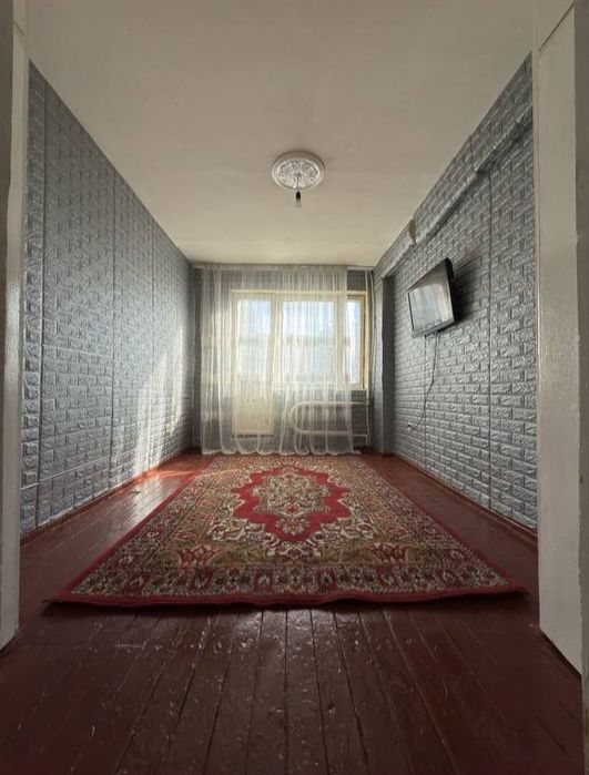 Кадышева  Общежитие 1 ком 6 этаж 9 этажного 150у.е