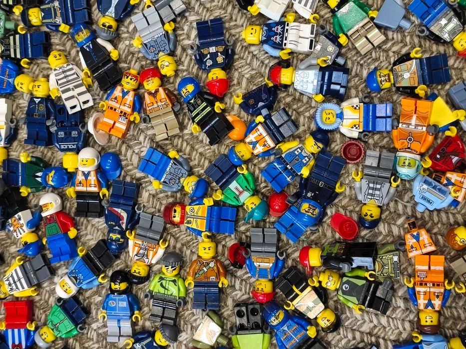 LEGO Минифигури разнообразни - ASSORTED LEGO MINIFIGURES