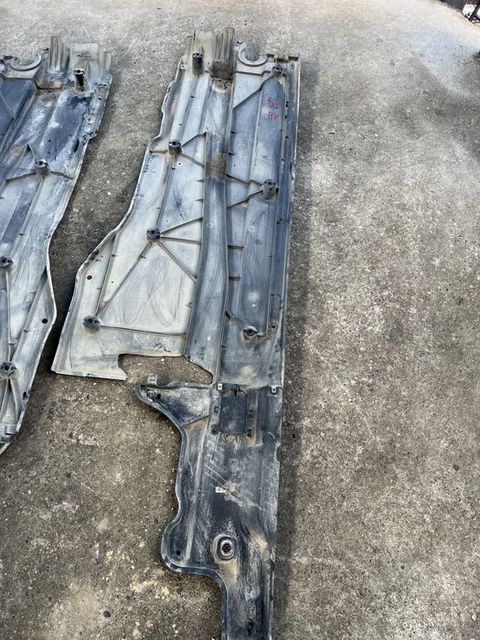 Scut lateral scut stanga dreapta lateral sub masina pt passat b8
