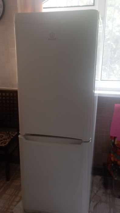 Холодильник Indesit