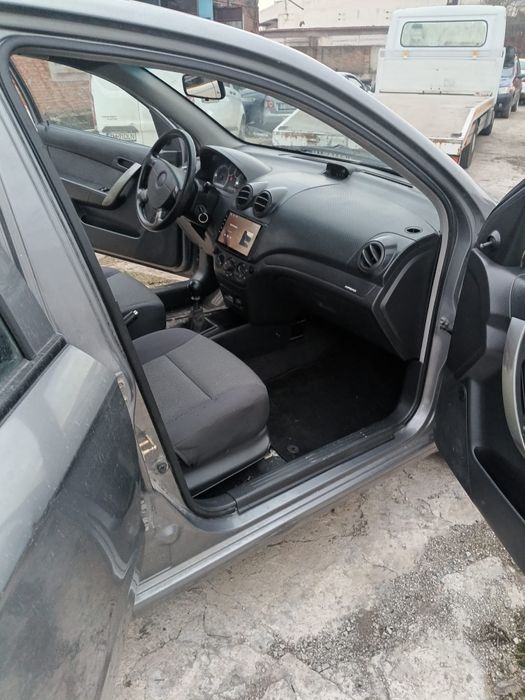 Vând Chevrolet Aveo