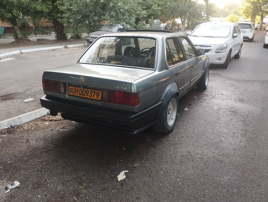 Срочно продаётся своя БМВ е30 седан