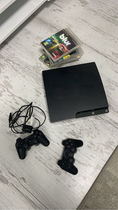 PS 3 със два джойстика и 9 игри