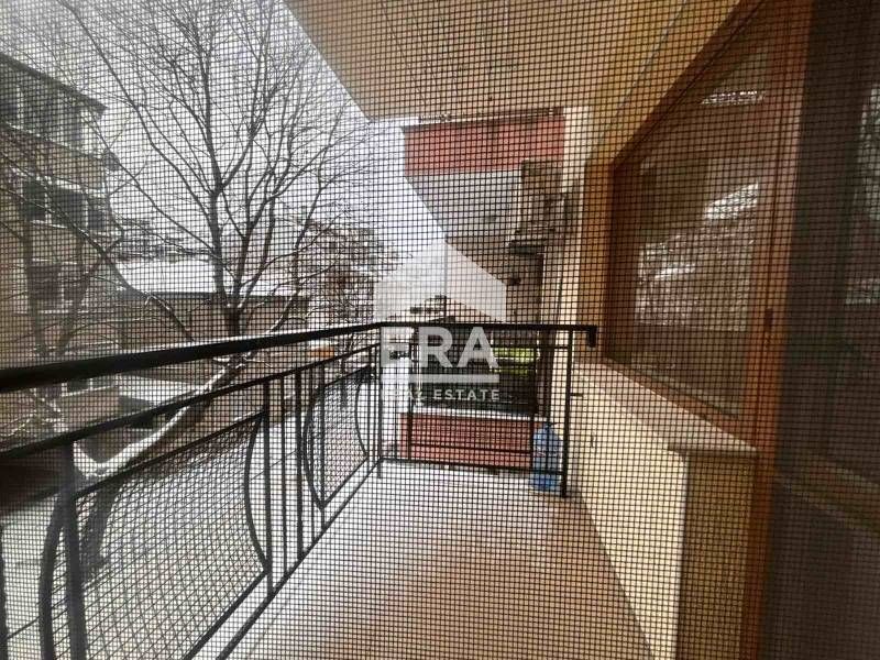 Двустаен обзаведен апартамент под наем, в тухлена сграда, район Окръжн