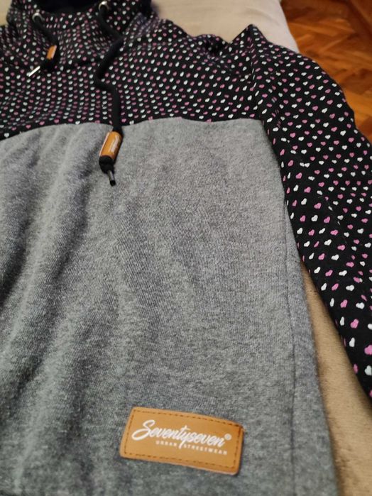 Дамски суичър ,размер S.