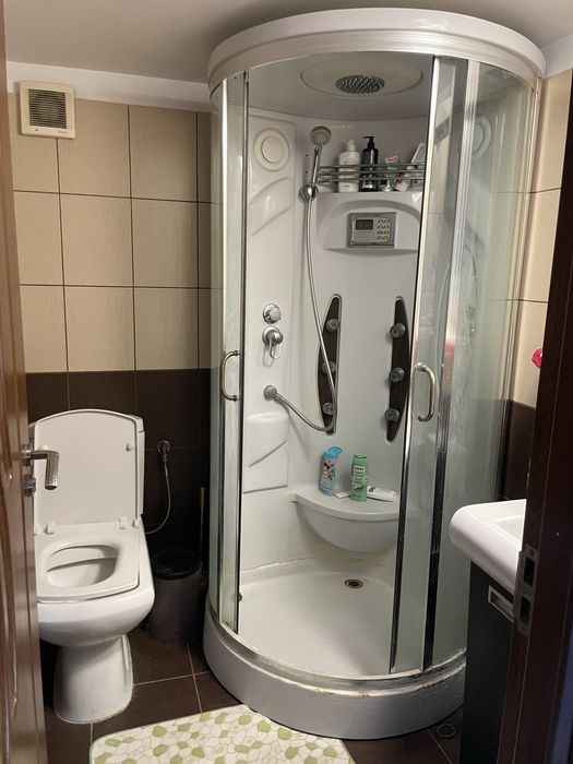 Casa cu anexe cu 2garaje