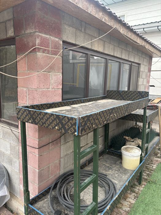 Двухъярусная металлическая кровать