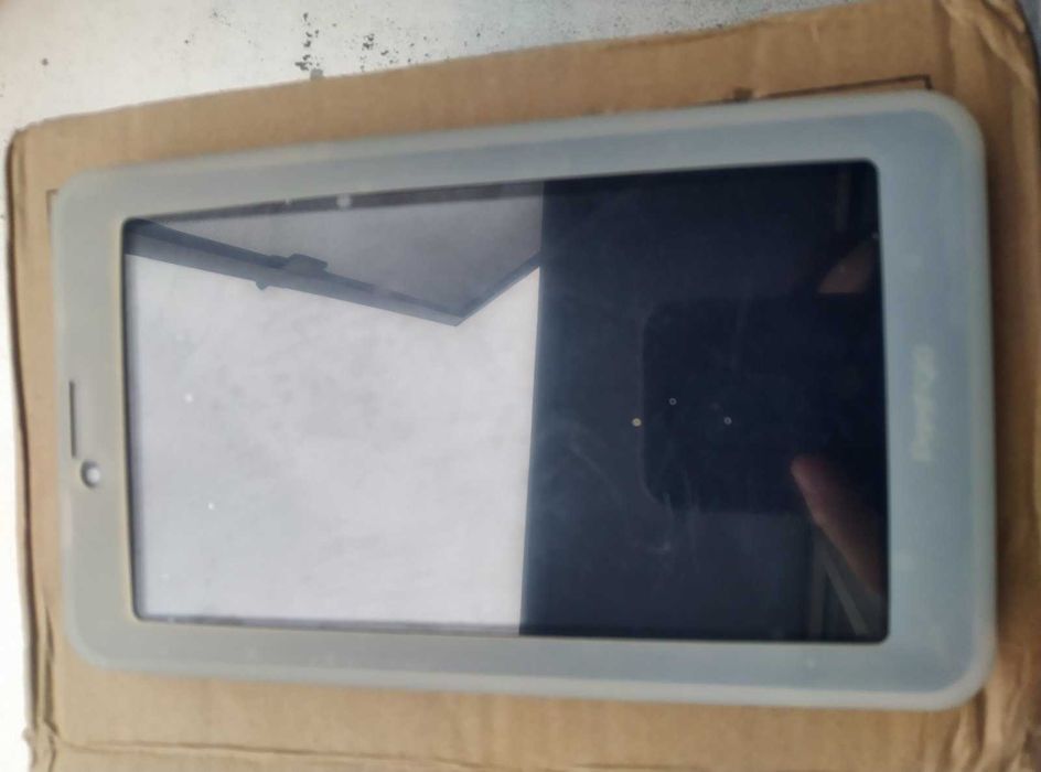 Таблет Prestigio pmt 4137_4G_D Quad-Core, 7" 1GB RAM 16GB 4G Черен