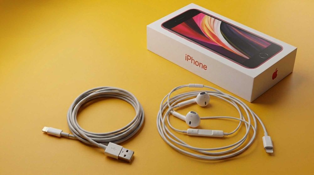 Продавам Apple iPhone SE 2020 64GB RED - Отличен + Слушалки