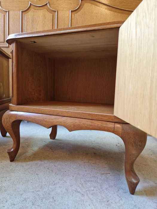 Комплект спалня масив с два броя нощни шкафчета