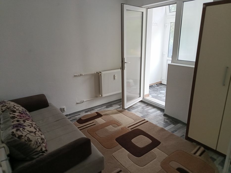 Vând apartament cu doua camere situat pe strada Oituz  posibil si ca sediu firmă